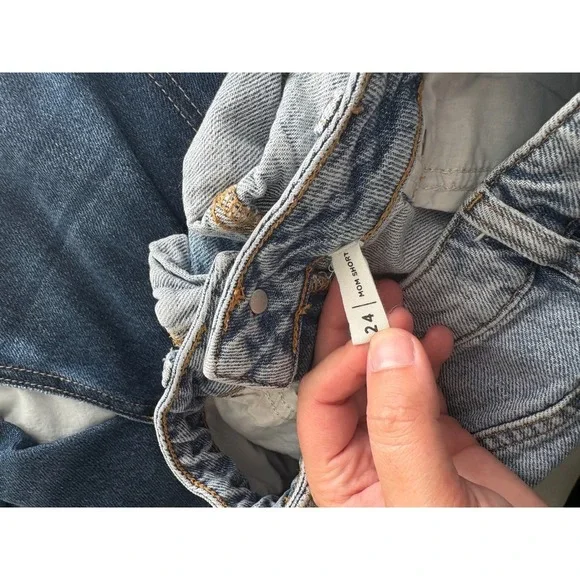 PacSun Women's Light Wash Mom Jean Shorts – Size 24 - Picture 3 of 4